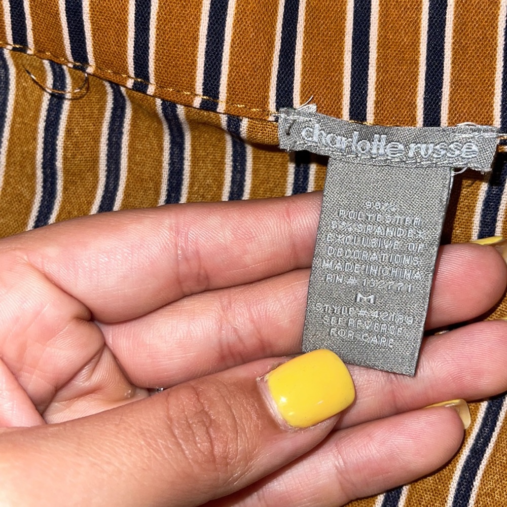 Button down - Picture 2 of 3